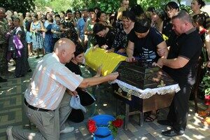 В Одесской области простились с погибшим 23-летним военным пилотом В Одесской области простились с погибшим 23-летним военным пилотом