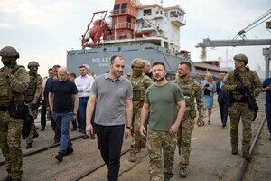Зеленский посетил Одессу перед стартом "зернового коридора" Зеленский посетил Одессу перед стартом "зернового коридора"