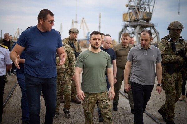 Зеленский посетил Одессу перед стартом "зернового коридора" Зеленский посетил Одессу перед стартом "зернового коридора"