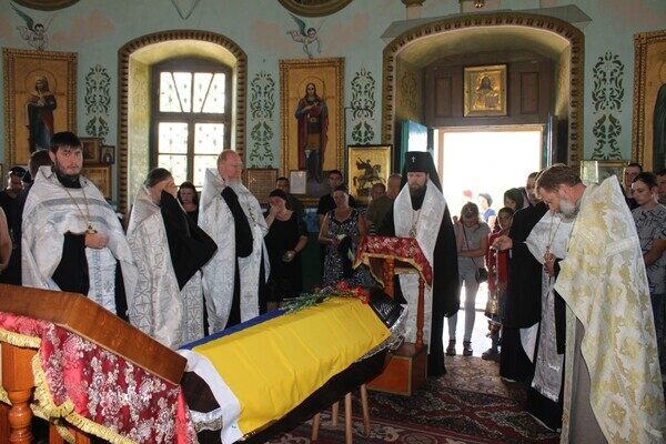 В Одесской области простились с погибшим 23-летним военным пилотом В Одесской области простились с погибшим 23-летним военным пилотом