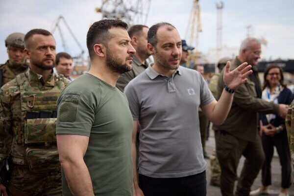 Зеленский посетил Одессу перед стартом "зернового коридора" Зеленский посетил Одессу перед стартом "зернового коридора"