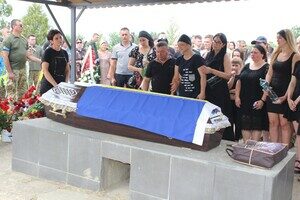 В Одесской области простились с погибшим 23-летним военным пилотом В Одесской области простились с погибшим 23-летним военным пилотом