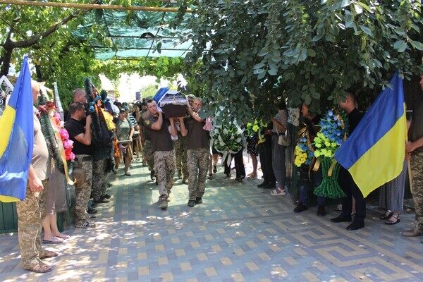 В Одесской области простились с погибшим 23-летним военным пилотом В Одесской области простились с погибшим 23-летним военным пилотом