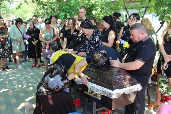 В Одесской области простились с погибшим 23-летним военным пилотом В Одесской области простились с погибшим 23-летним военным пилотом