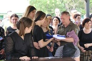 В Одесской области простились с погибшим 23-летним военным пилотом В Одесской области простились с погибшим 23-летним военным пилотом