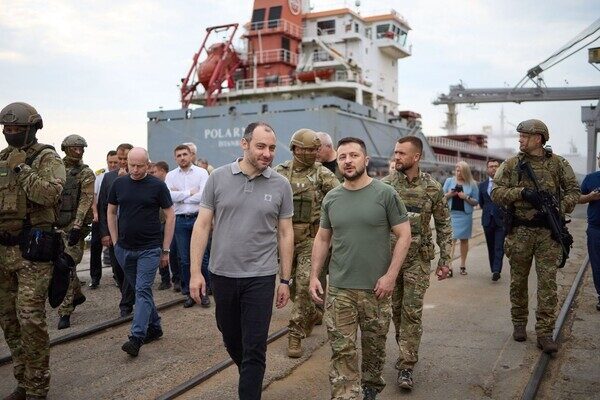 Зеленский посетил Одессу перед стартом "зернового коридора" Зеленский посетил Одессу перед стартом "зернового коридора"