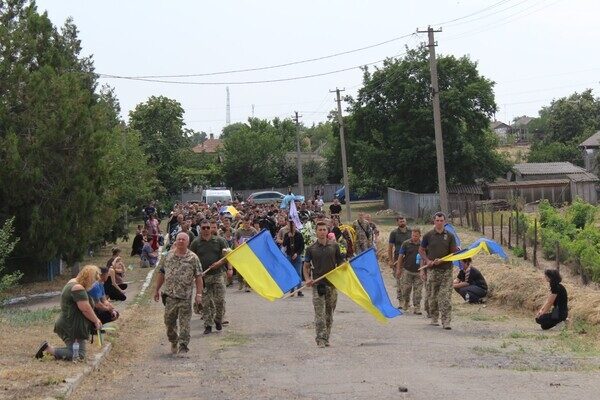 В Одесской области простились с погибшим 23-летним военным пилотом В Одесской области простились с погибшим 23-летним военным пилотом