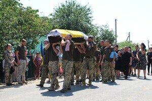 В Одесской области простились с погибшим 23-летним военным пилотом В Одесской области простились с погибшим 23-летним военным пилотом