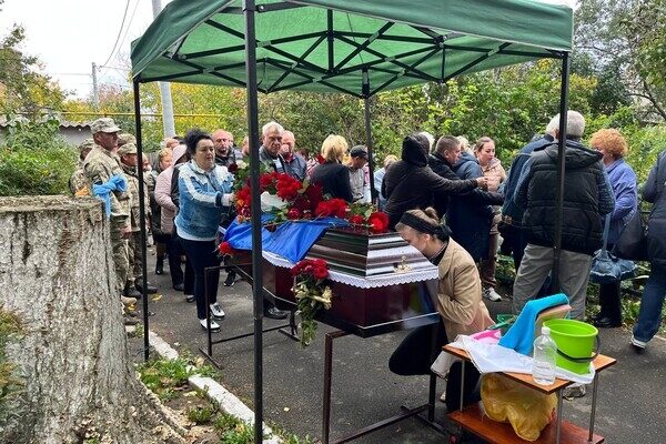 В Одесской области простились с двумя защитниками Украины В Одесской области простились с двумя защитниками Украины