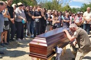 Погиб в Донецкой области: в Одесской области простились с бойцом морской пехоты Погиб в Донецкой области: в Одесской области простились с бойцом морской пехоты
