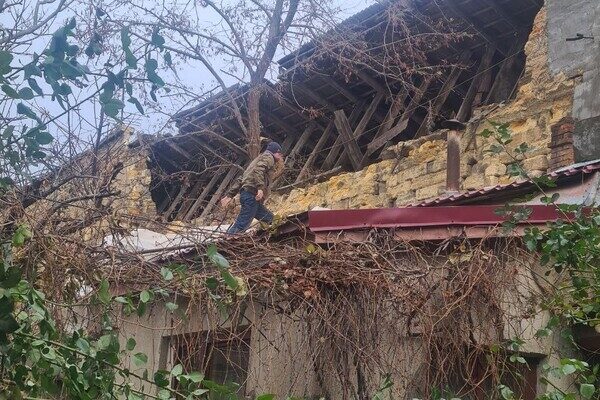 В Одессе обвалилась стена жилого дома на улице Болгарская: жильцам советуют съехать В Одессе обвалилась стена жилого дома на улице Болгарская: жильцам советуют съехать