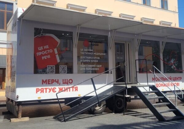 В Одессе работала мобильная станция донации: собирали кровь для бойцов и гражданских В Одессе работала мобильная станция донации: собирали кровь для бойцов и гражданских