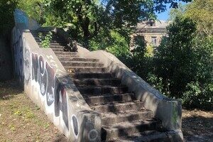 Военный спуск в Одессе без сфинксов: куда пропали скульптуры котов и как без них выглядит лестница Военный спуск в Одессе без сфинксов: куда пропали скульптуры котов и как без них выглядит лестница
