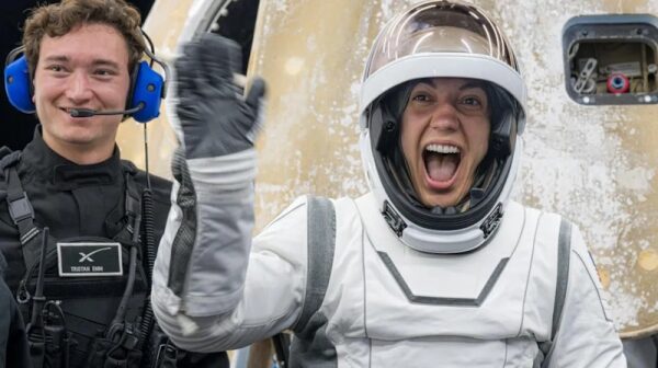 Триумфальное возвращение экипажа SpaceX Polaris Dawn Триумфальное возвращение экипажа SpaceX Polaris Dawn