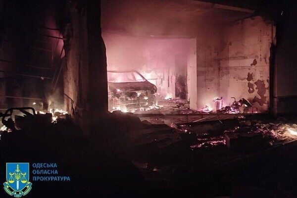 Пожары и пострадавшие в пригороде Одессы: последствия вечерней атаки БпЛА (обновлено) Пожары и пострадавшие в пригороде Одессы: последствия вечерней атаки БпЛА (обновлено)