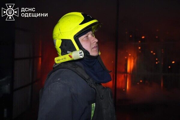 Пожары и пострадавшие в пригороде Одессы: последствия вечерней атаки БпЛА (обновлено) Пожары и пострадавшие в пригороде Одессы: последствия вечерней атаки БпЛА (обновлено)