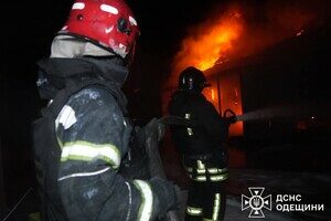 Пожары и пострадавшие в пригороде Одессы: последствия вечерней атаки БпЛА (обновлено) Пожары и пострадавшие в пригороде Одессы: последствия вечерней атаки БпЛА (обновлено)