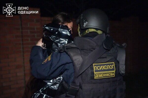 Пожары и пострадавшие в пригороде Одессы: последствия вечерней атаки БпЛА (обновлено) Пожары и пострадавшие в пригороде Одессы: последствия вечерней атаки БпЛА (обновлено)