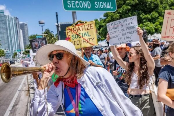 Волна протестов против&nbsp;Трампа прокатилась по США