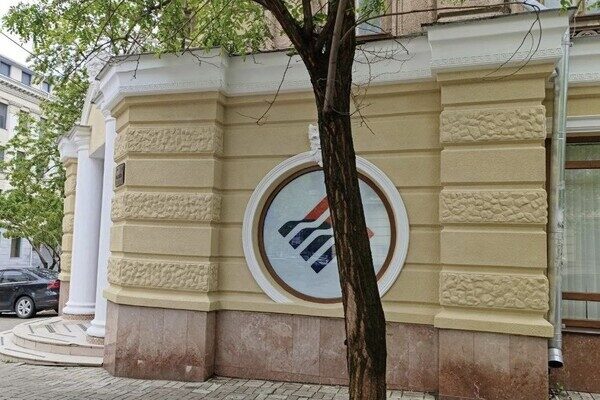 В Одессе снесли мемориальные доски советским деятелям и россиянам, в частности, Пушкину В Одессе снесли мемориальные доски советским деятелям и россиянам, в частности, Пушкину