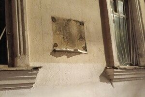 В Одессе снесли мемориальные доски советским деятелям и россиянам, в частности, Пушкину В Одессе снесли мемориальные доски советским деятелям и россиянам, в частности, Пушкину