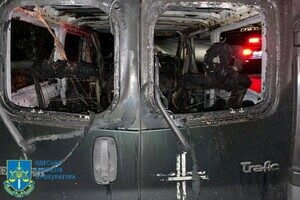 В Одессе молодой человек сжег три военных автомобиля: как его наказал суд В Одессе молодой человек сжег три военных автомобиля: как его наказал суд