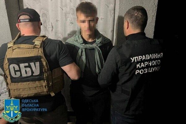В Одессе молодой человек сжег три военных автомобиля: как его наказал суд В Одессе молодой человек сжег три военных автомобиля: как его наказал суд