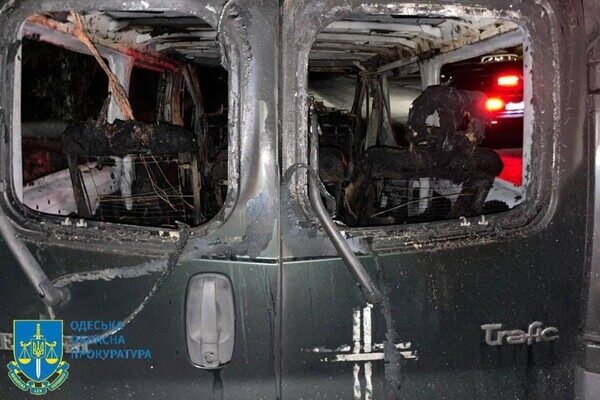 В Одессе молодой человек сжег три военных автомобиля: как его наказал суд В Одессе молодой человек сжег три военных автомобиля: как его наказал суд