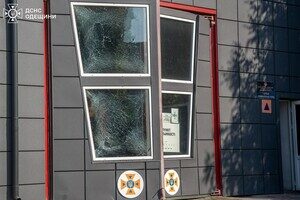 Ночной обстрел Одессы: получила повреждения пожарная часть Ночной обстрел Одессы: получила повреждения пожарная часть