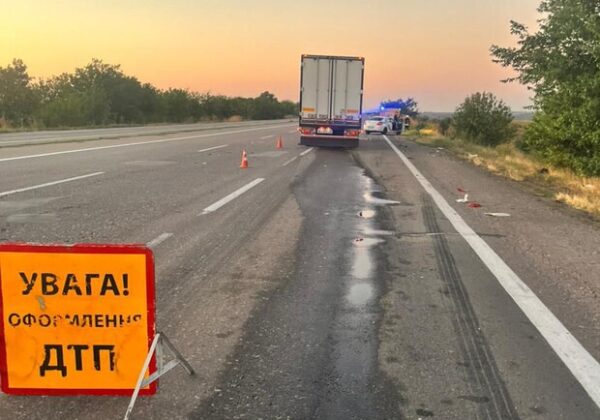 ДТП с участием фуры в Одесском районе: пострадали четыре человека ДТП с участием фуры в Одесском районе: пострадали четыре человека