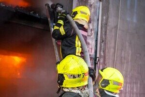 Масштабный пожар в Одесском районе: горел рынок "7-й километр" Масштабный пожар в Одесском районе: горел рынок "7-й километр"