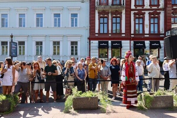 В Одессе открыли новое имя на Аллее звезд: почтили художника В Одессе открыли новое имя на Аллее звезд: почтили художника