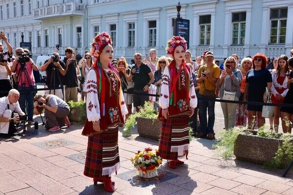 В Одессе открыли новое имя на Аллее звезд: почтили художника В Одессе открыли новое имя на Аллее звезд: почтили художника