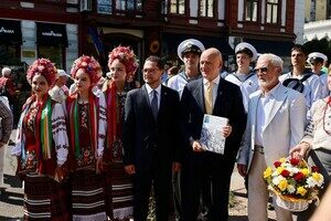 В Одессе открыли новое имя на Аллее звезд: почтили художника В Одессе открыли новое имя на Аллее звезд: почтили художника