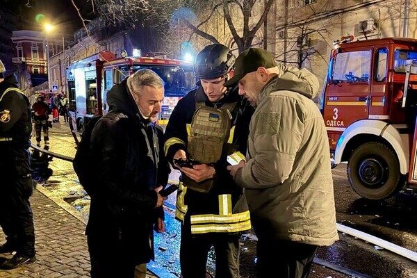 В Одессе БпЛА упал на дом: вспыхнул пожар (обновлено) В Одессе БпЛА упал на дом: вспыхнул пожар (обновлено)