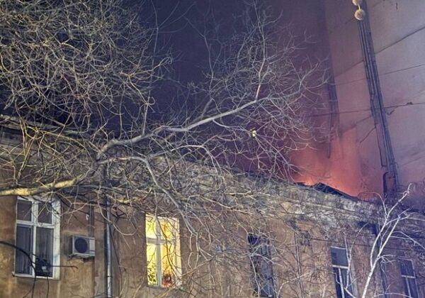 В Одессе БпЛА упал на дом: вспыхнул пожар (обновлено) В Одессе БпЛА упал на дом: вспыхнул пожар (обновлено)