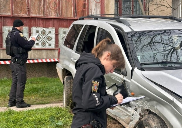 В Одесской области произошло ДТП со стрельбой: пострадала женщина В Одесской области произошло ДТП со стрельбой: пострадала женщина