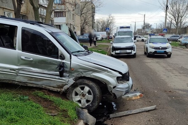В Одесской области произошло ДТП со стрельбой: пострадала женщина В Одесской области произошло ДТП со стрельбой: пострадала женщина