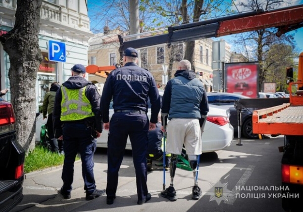 В Одессе провели рейд на парковках для людей с инвалидностью: нарушителей эвакуировали В Одессе провели рейд на парковках для людей с инвалидностью: нарушителей эвакуировали