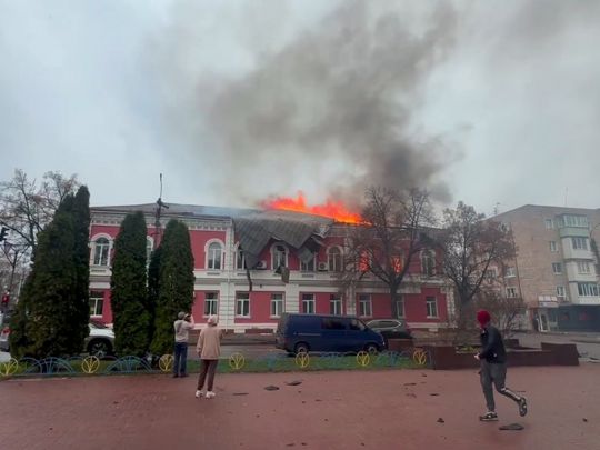 Будівля міськради Прилук горить після атаки дронів на Чернігівщині