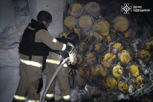 Ночной обстрел Одесской области: пострадали объекты в порту и судно Ночной обстрел Одесской области: пострадали объекты в порту и судно