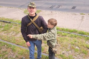 В Одессе подростки распылили газовый баллончик в трамвае В Одессе подростки распылили газовый баллончик в трамвае