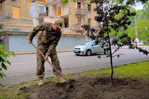 В честь погибших детей: в Одессе заложили яблоневый "Сад памяти" В честь погибших детей: в Одессе заложили яблоневый "Сад памяти"